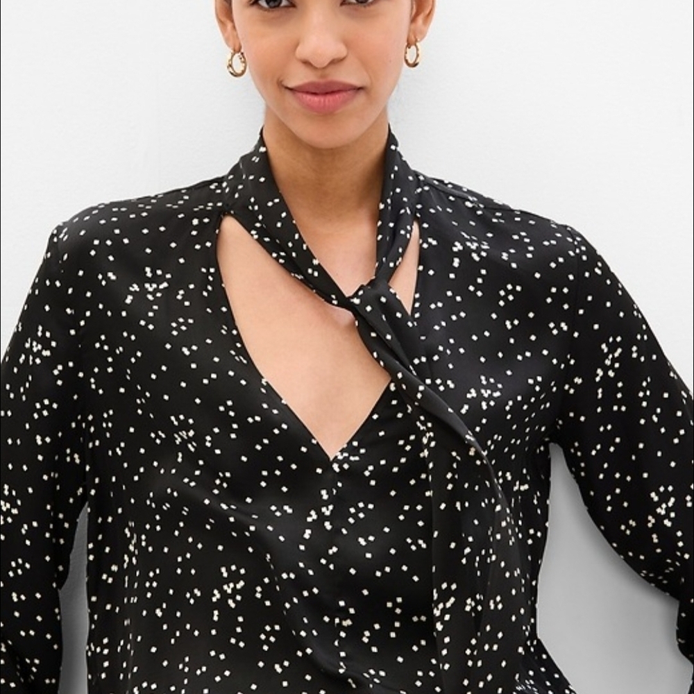 GAP Black and White Long Sleeve Blouse